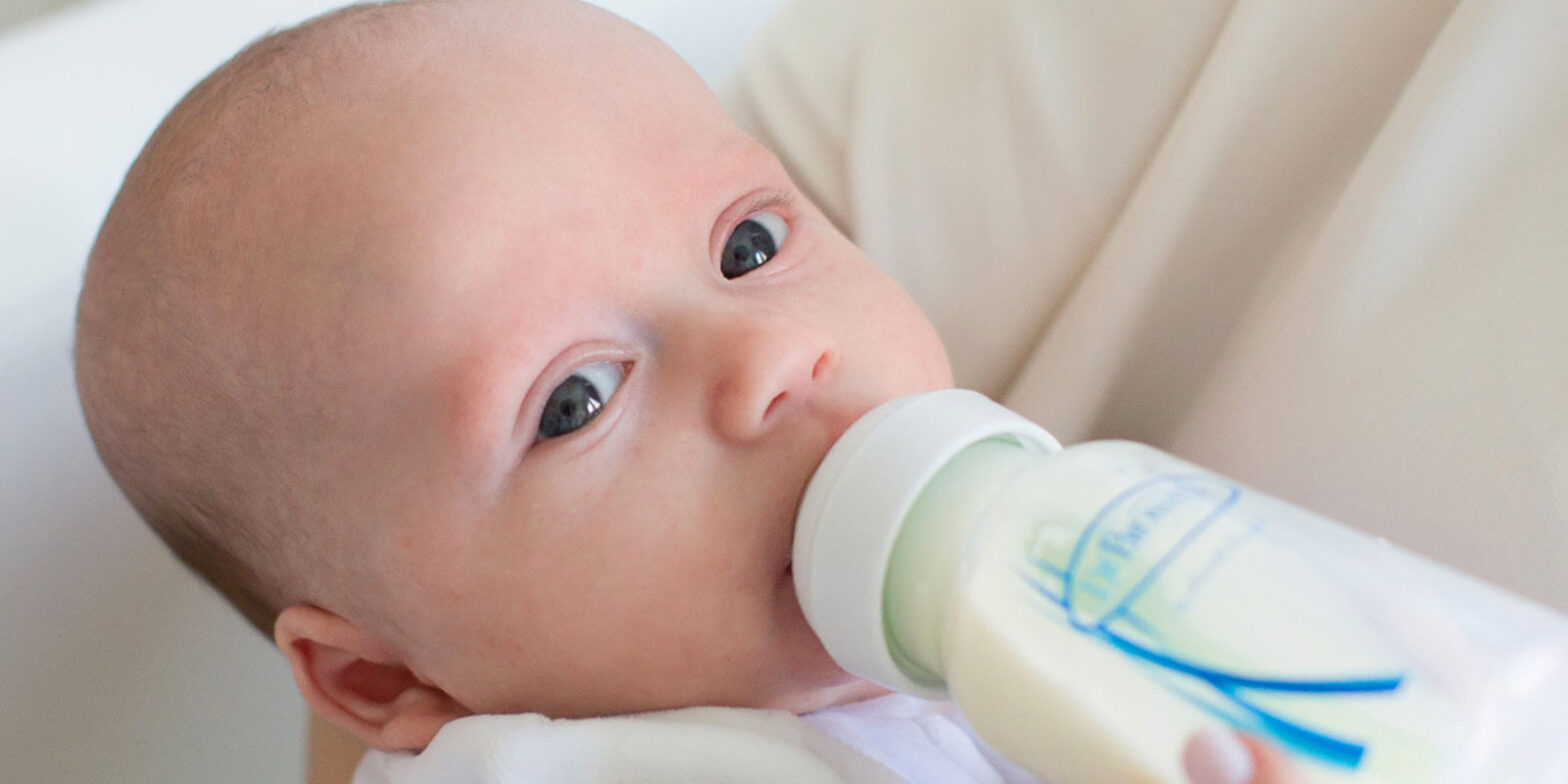 Một số mẹ thích cho bé dùng sữa Nan Nga nội địa, một số khác lại chỉ chọn sữa Nan Nga xách tay