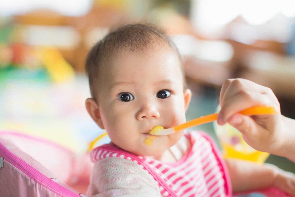 Chúng ta hầu như không thể tránh các kim loại nặng trong chế độ ăn của bé 