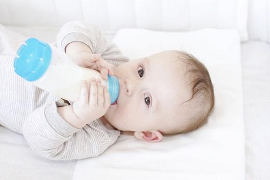 Dinh dưỡng từ sữa Nan Supreme 1 giúp bé phát triển khỏe mạnh