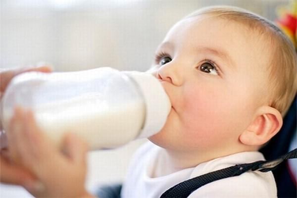 Sữa là nguồn dinh dưỡng thiết yếu cho sự phát triển khỏe mạnh của trẻ